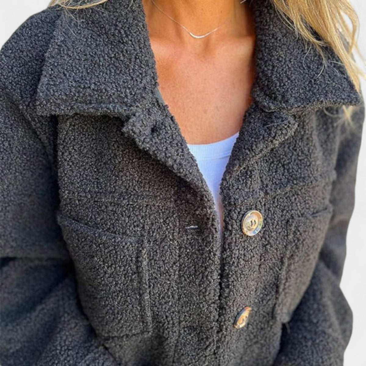 Kristýna – Chaqueta corta con solapas