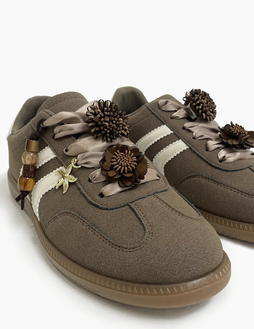 Zapatillas Marrón suave con Abalorios