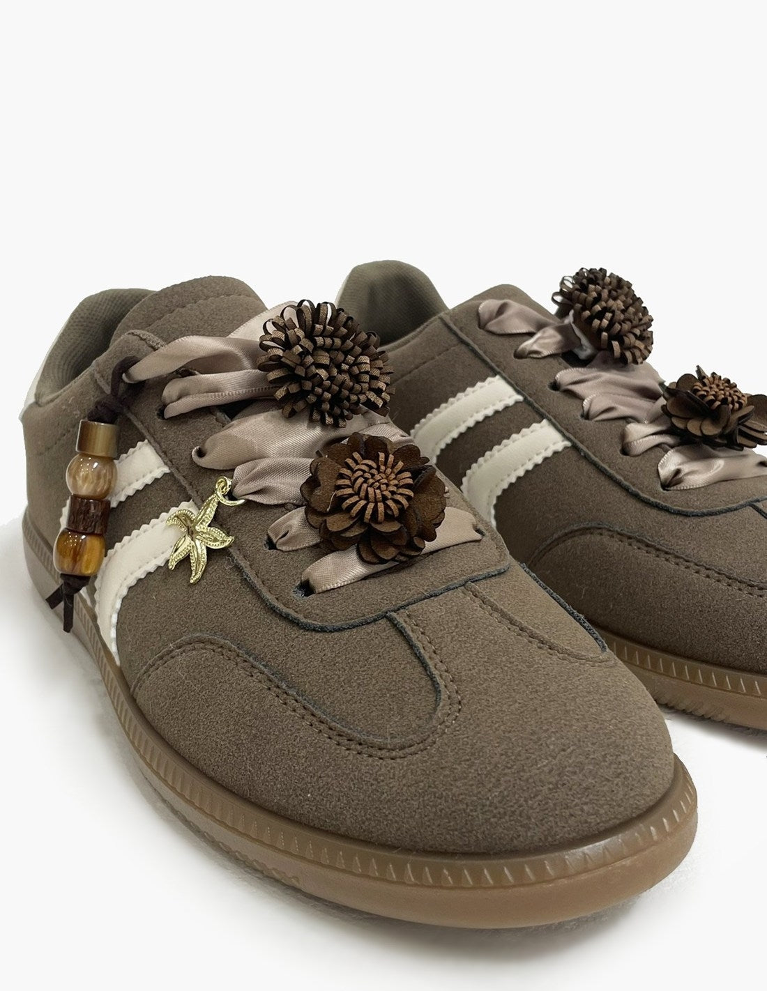 Zapatillas Marrón suave con Abalorios