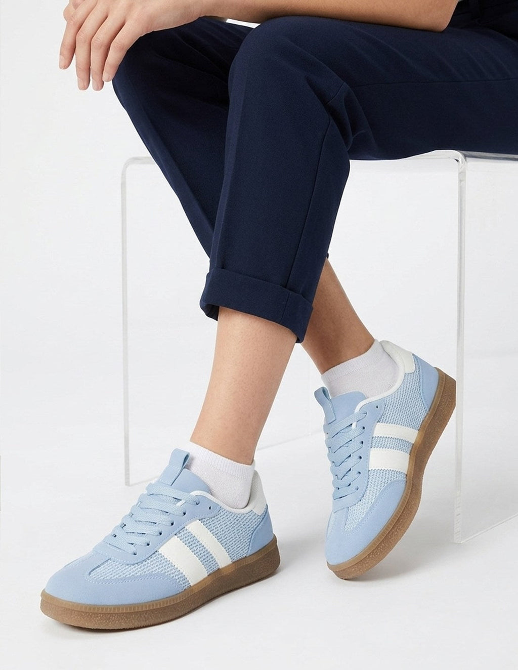 Zapatillas deportivas azul cielo