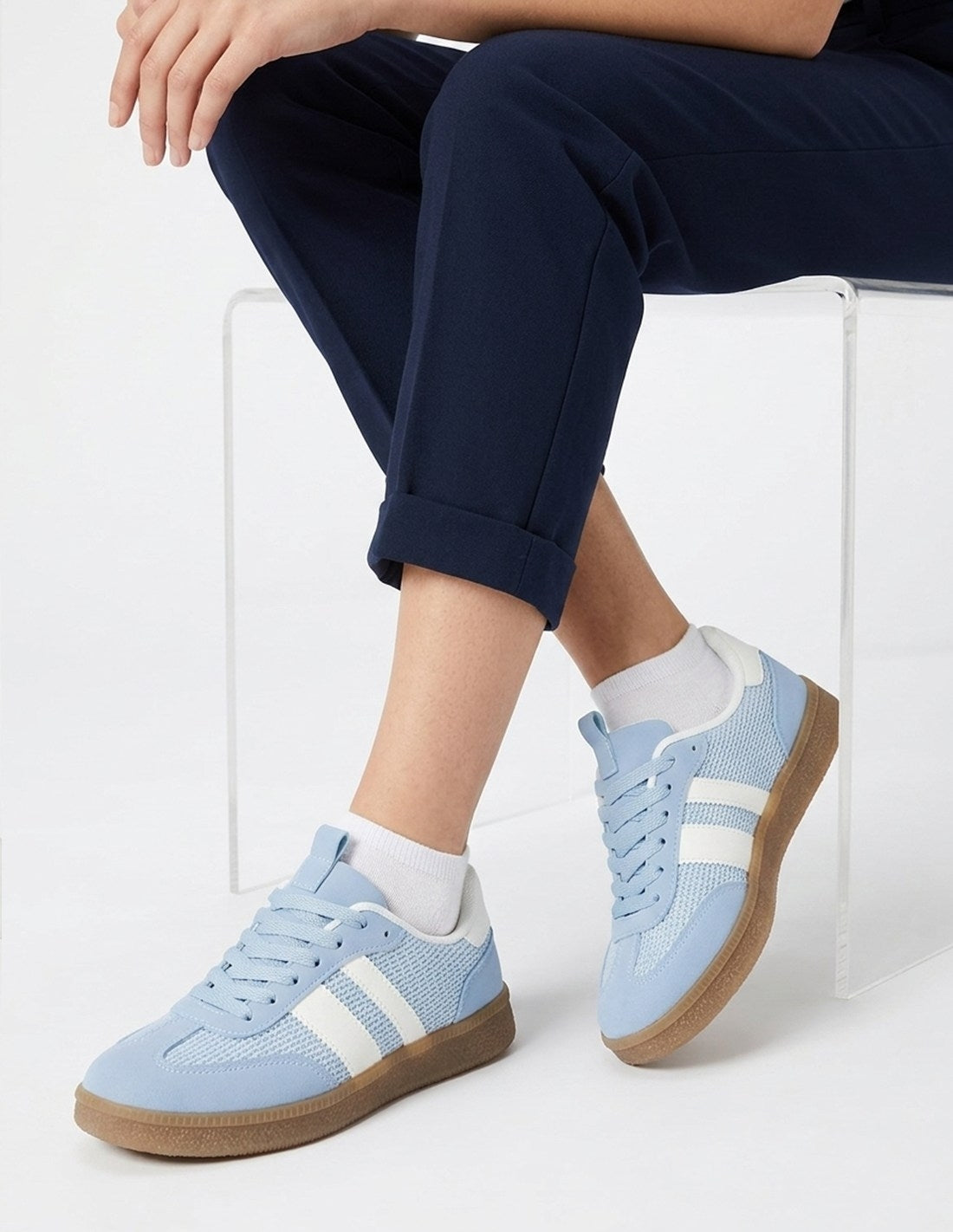 Zapatillas deportivas azul cielo