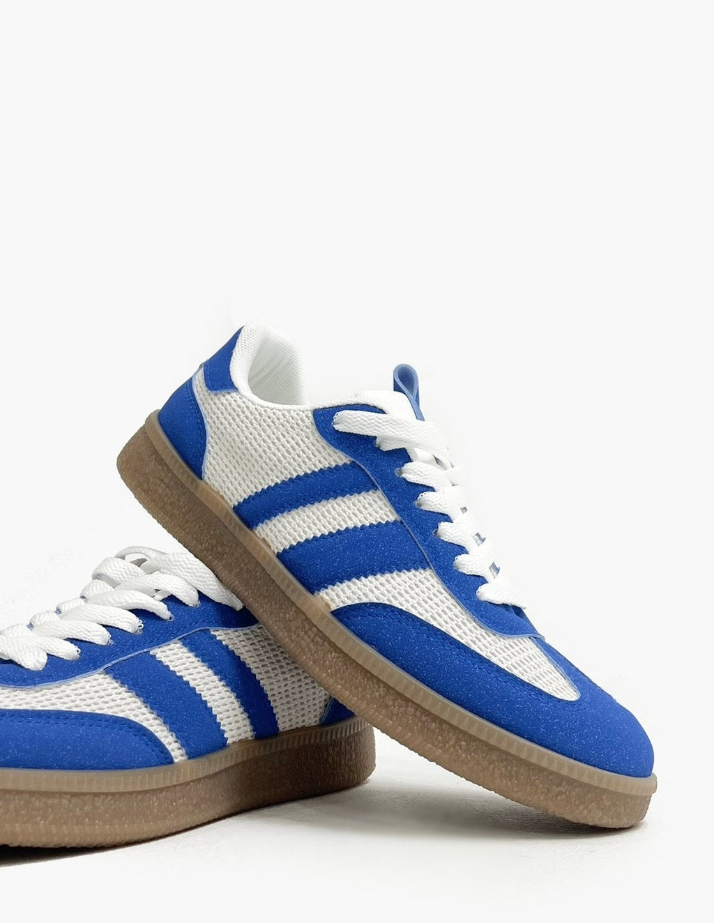 Zapatillas deportivas azul y blanco