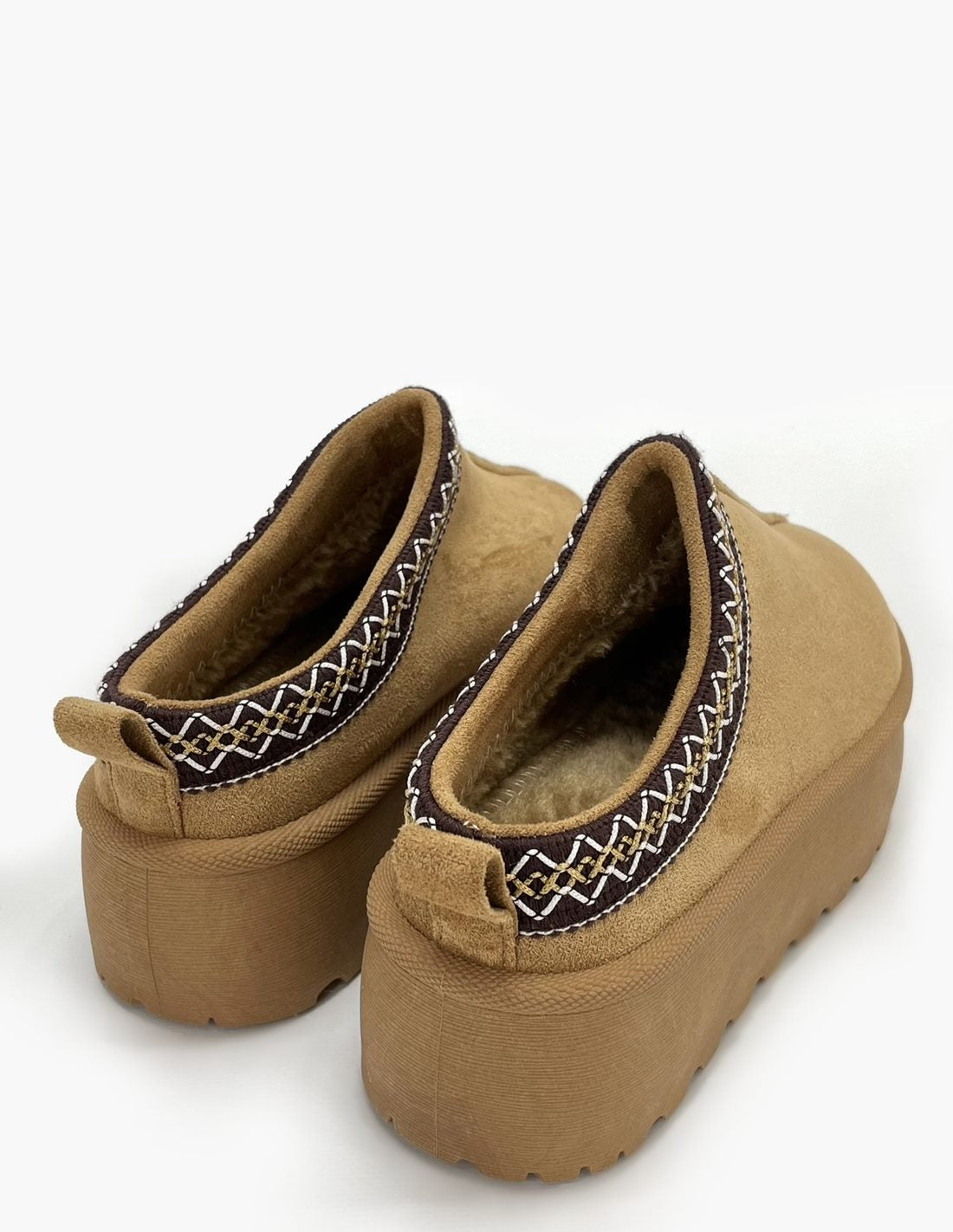 Zueco - Bota pelito caña baja camel